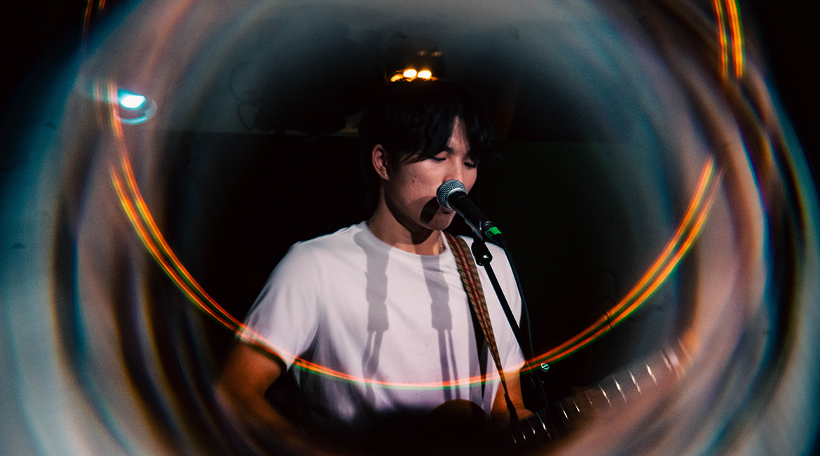 Peach Luffe Makes His London Debut at Sold-Out Show with Gracie Friel